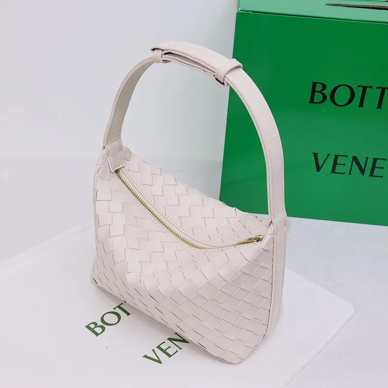 All categories Official website "Brand Women's Bags" Women's Bags 💙 BV 2026 new BV portable shoulder bag